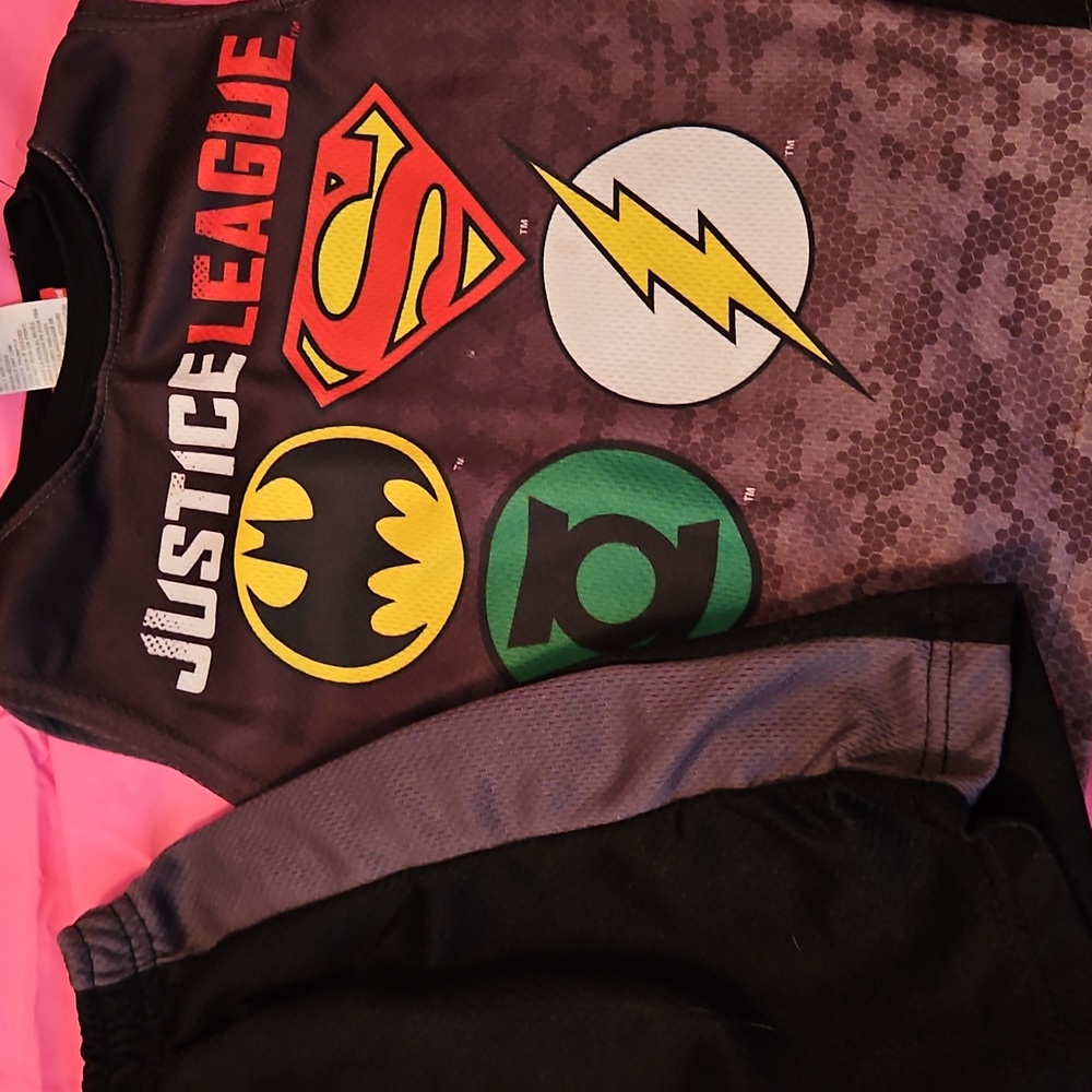 5/$15 Justice League Outfit size 4